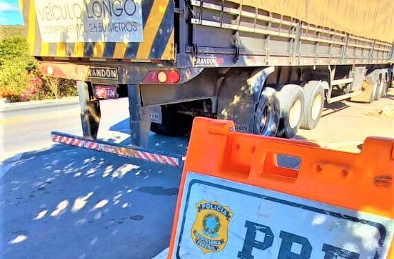 PRF apreende chapas de granito e sacos de farinha de trigo sem nota fiscal na Bahia