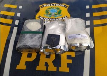 Casal é preso com cocaína e insumos para drogas na Bahia