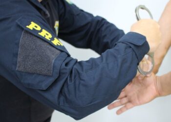 PRF prende motorista por embriaguez ao volante e homem por roubo qualificado