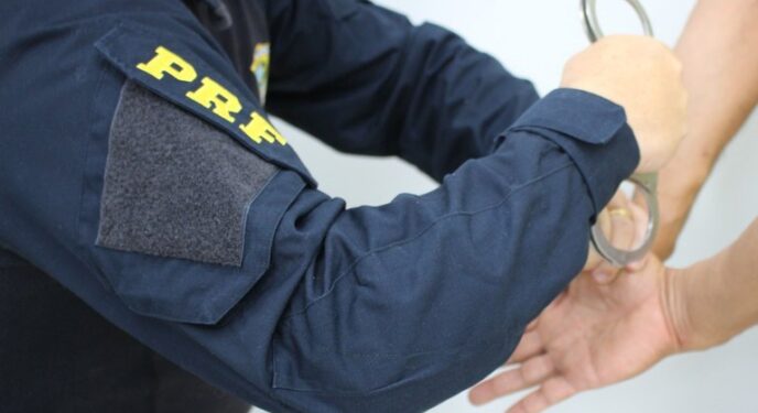 PRF prende motorista por embriaguez ao volante e homem por roubo qualificado