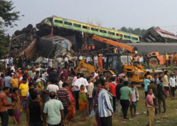 Choque de três deixa ao menos 288 mortos na Índia