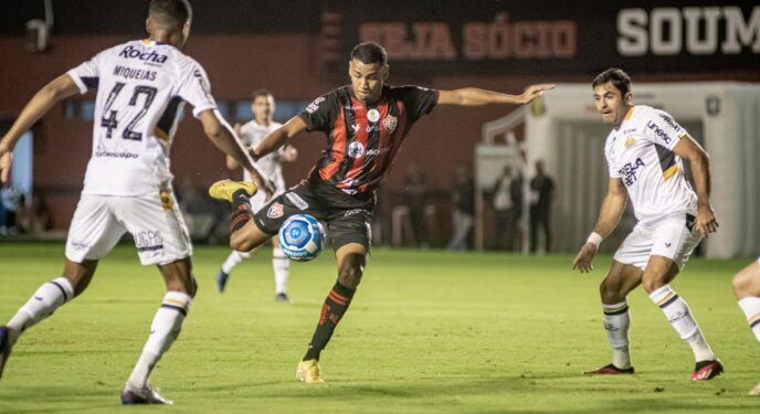 Brasileiro: Vitória perde para o Criciúma e deixa liderança