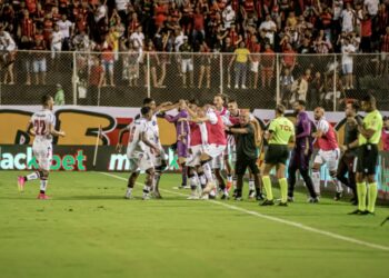 Brasileiro: Vitória derrota Ituano e garante a liderança