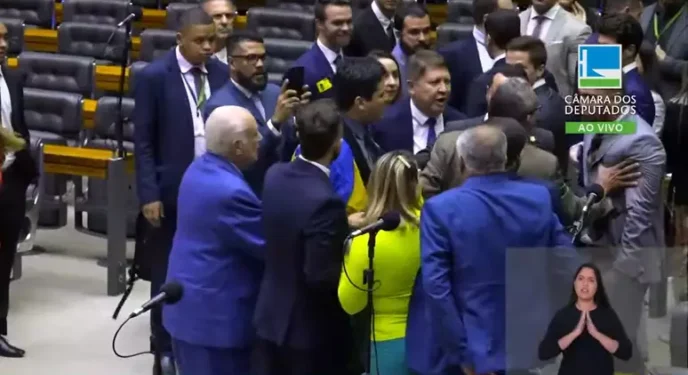Deputado petista manda outro ‘virar homem’ depois de crítica a Lula