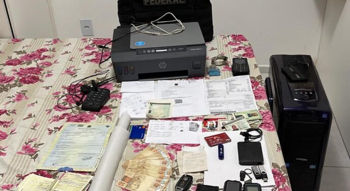 PF faz operação contra fraudes em empréstimos do INSS e da Caixa na Bahia