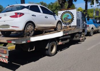 PM prende trio com carro, arma e rádios comunicadores na Bahia