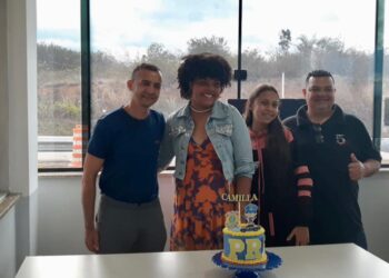 Adolescente celebra aniversário ao manifestar sonho de ser uma PRF na Bahia