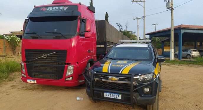 PRF flagra crime fiscal durante abordagem de caminhão na Bahia