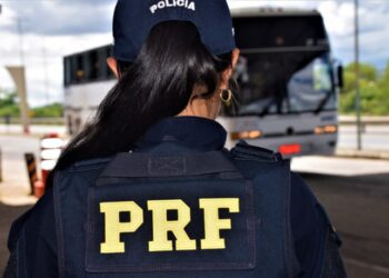 PRF prende homem por importunação sexual dentro de ônibus na Bahia