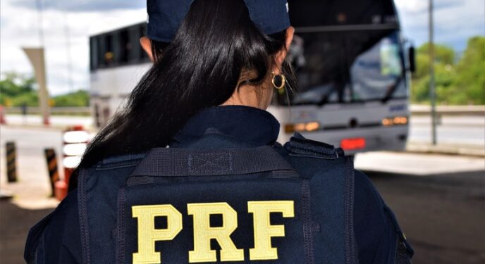 PRF prende homem por importunação sexual dentro de ônibus na Bahia