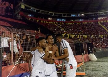 Brasileiro: Vitória vence o Sport e lidera a Série B