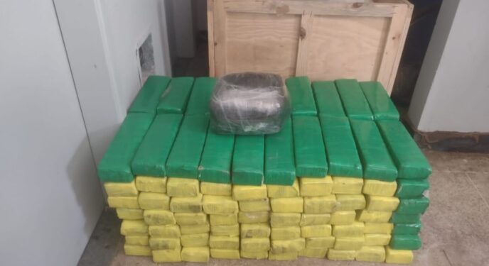 PM prende traficantes que fugiam da Bahia e encontra 200 kg de drogas