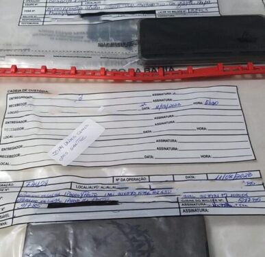 Apreendidos 5 celulares de PMs investigados por extorsão na Bahia