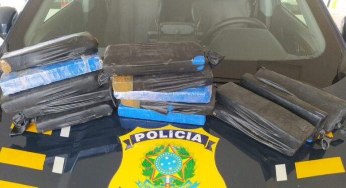 Adolescente assumiu possuir 10 Kg de maconha em ônibus na Bahia