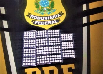 PRF apreende 71 comprimidos de “rebite” e autua caminhoneiros na Bahia
