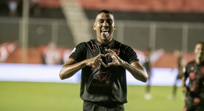 Brasileiro: Vitória vence ABC e retoma a liderança