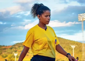 Assistente de arbitragem morre depois de se sentir mal durante jogo na Bahia