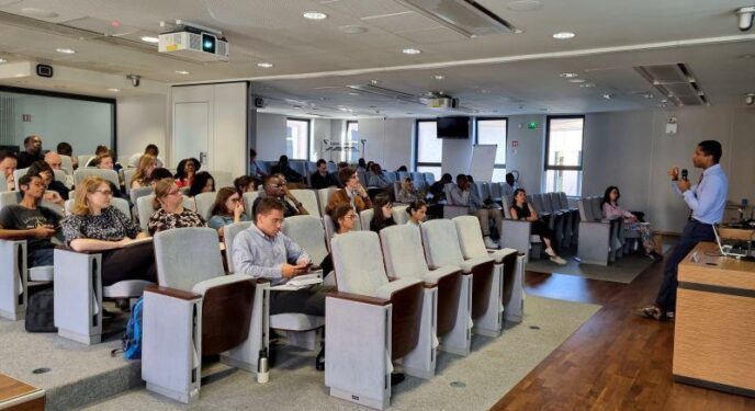 Diplomata negro baiano faz palestra na Universidade dos presidentes da França