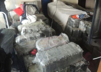 Marinha e PF fazem maior apreensão de cocaína no mar brasileiro