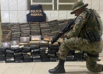 PF prende 7 pessoas e apreende mais de 430 kg de cocaína