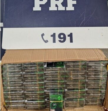 PRF apreende cigarro contrabandeado em bagageiro na Bahia
