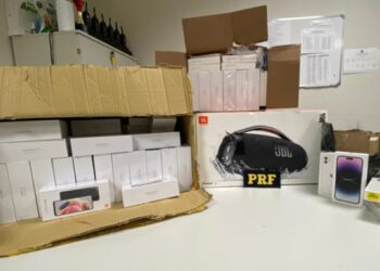 PRF apreende dezenas de aparelhos eletrônicos sem nota fiscal na Bahia