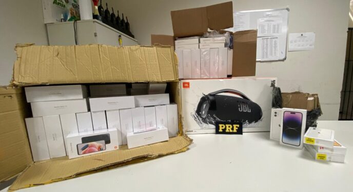 PRF apreende dezenas de aparelhos eletrônicos sem nota fiscal na Bahia