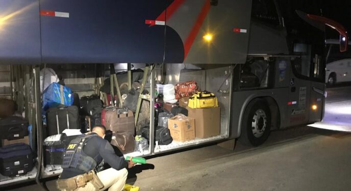 Mulher levava 5 kg de pasta base de cocaína em ônibus no interior baiano