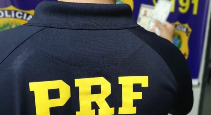 Homem com RG falso iria fazer teste em clube de futebol, mas é deito pela PRF