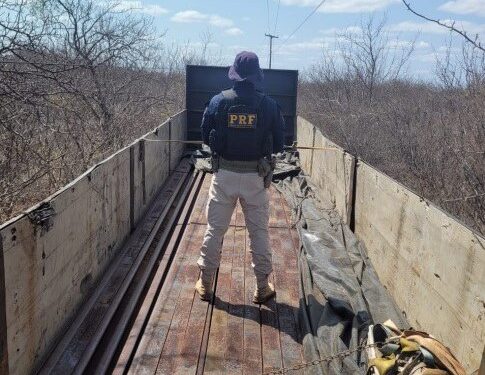 PRF prende homem suspeito de furtar trilhos de trem na Bahia