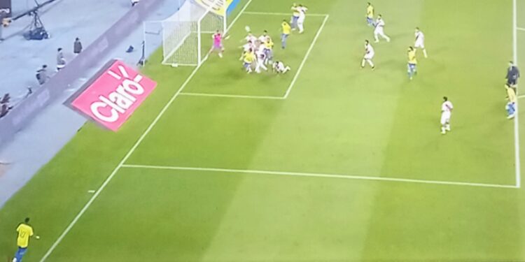 Apesar de jogar mal Brasil vence Peru com gol no fim