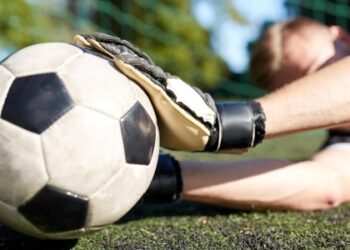 TV deve indenizar goleiro por reprise reiterada de falha em jogo