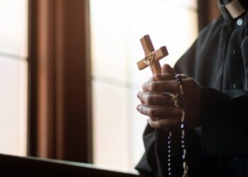 Igreja é responsável solidária por danos morais causados por padre