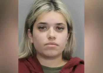 Brasileira suspeita de matar homem a tiros é presa nos Estados Unidos