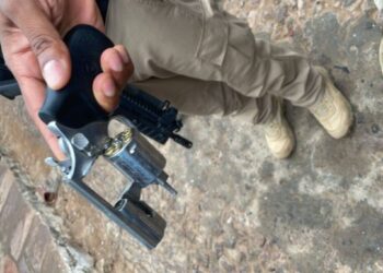 PC baiana prende suspeitos e apreende drogas e arma