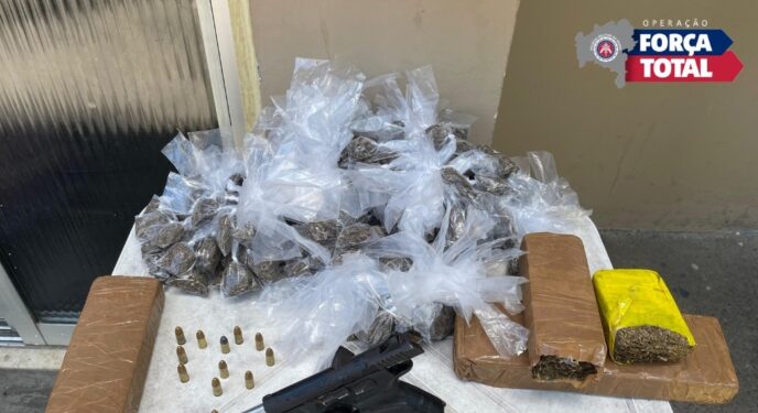 Força Total prende homem com arma e drogas na Bahia; outros fugiram