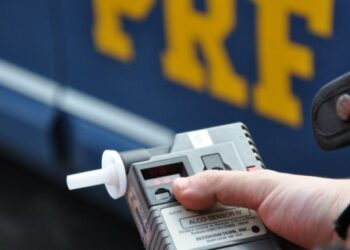 Com sinais de embriaguez, motorista recusa o teste do bafômetro e é detido na Bahia