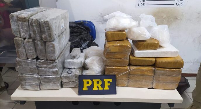 PRF apreende 17kg de cocaína e 15kg de maconha no interior baiano
