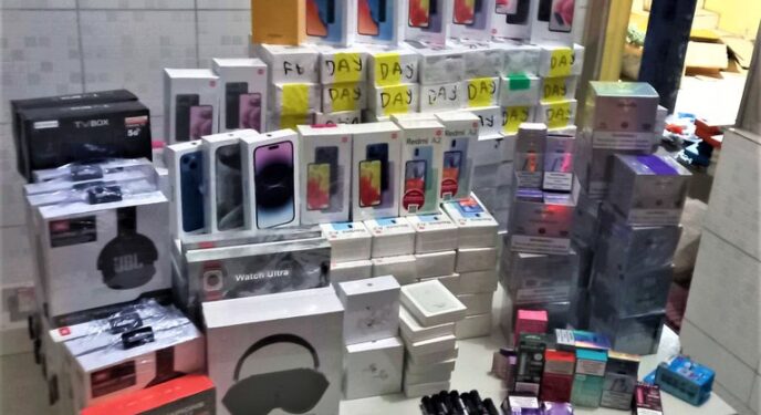 PRF apreende 2,3 mil mercadorias estrangeiras sem nota fiscal na Bahia