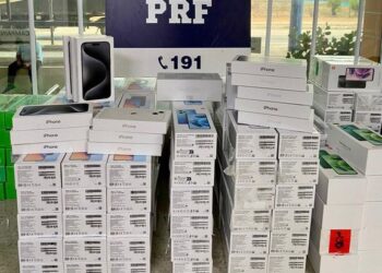 PRF apreende dezenas de celulares e eletrônicos em BR na Bahia