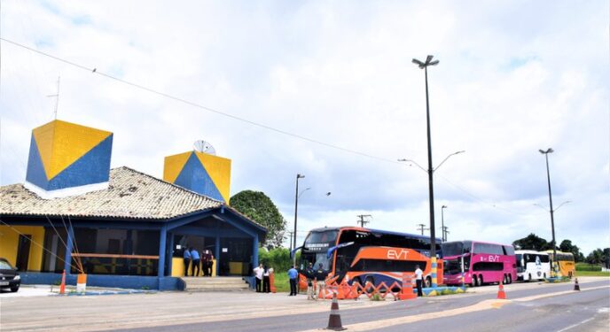 PRF inicia operação temática de fiscalização de transporte de passageiros na Bahia
