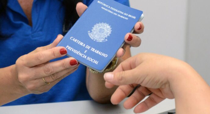 Salvador entre os 10 municípios brasileiros que mais geraram emprego em 2023