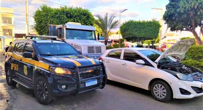 PRF recupera mais 3 veículos na Bahia