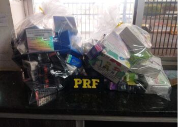 PRF apreende celulares e insumos para cigarro eletrônico ilegais na Bahia