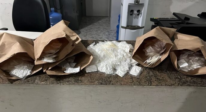 PRF apreende cocaína em abordagem a ônibus na Bahia