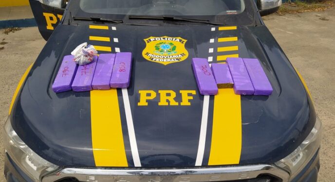 PRF prende mulher com maconha em ônibus da Bahia