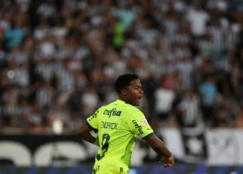 Brasileiro: Palmeiras consegue virada histórica sobre Botafogo no Maracanã