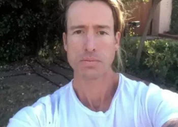 Acusado de triplo homicídio, filho de produtor de Hollywood tem obsessão por espadas e armas