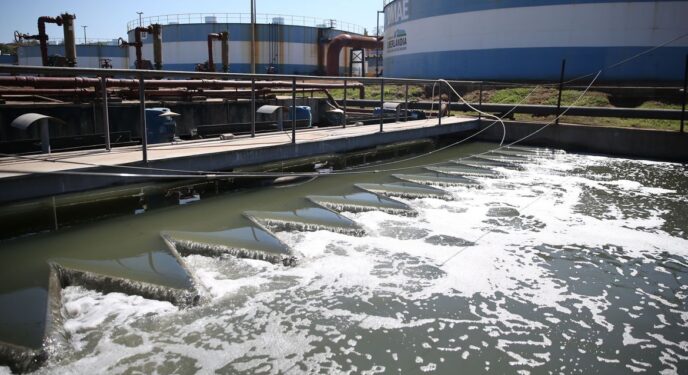 Quase metade das casas têm problemas de saneamento; a Bahia está entre os piores