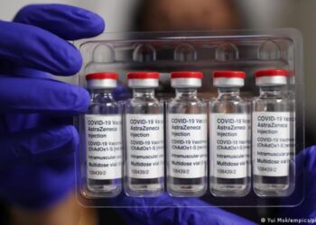 TST mantém justa causa de porteira de condomínio demitida por não tomar vacina